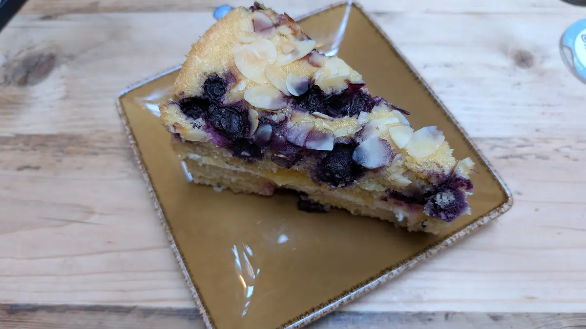 Quarter Cake Cafe Bar & Restaurant – cake shop in Annan town centre